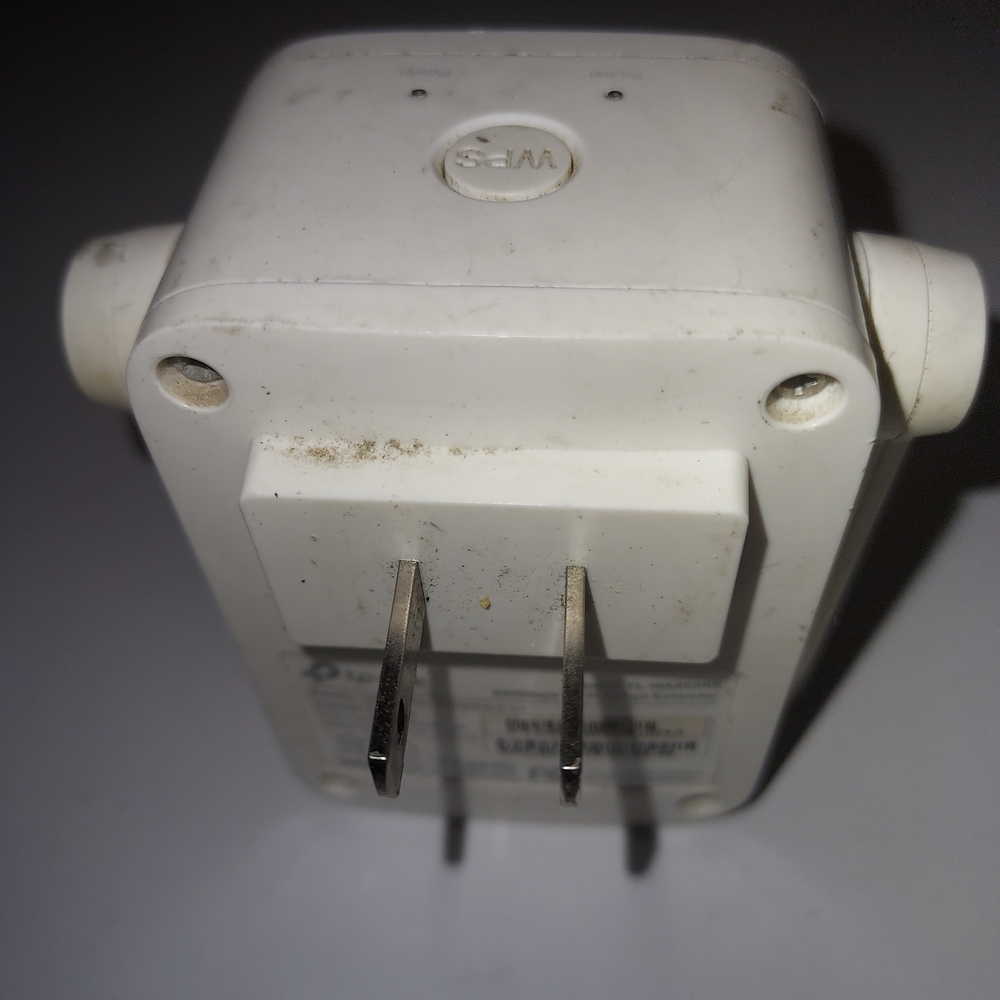 TP-Link Wi-Fi Range Extender - Picture 2 of 3